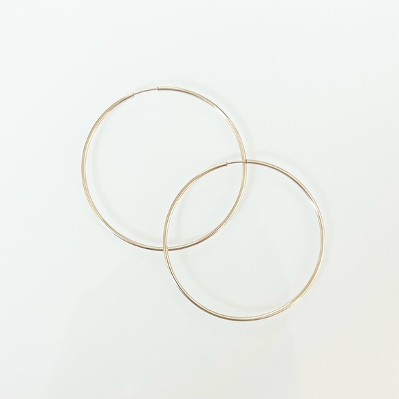 ❤️ Large Size - 14kt Gold Filled Thin Minimalist Light Hoop Earrings - Picture 2 of 4